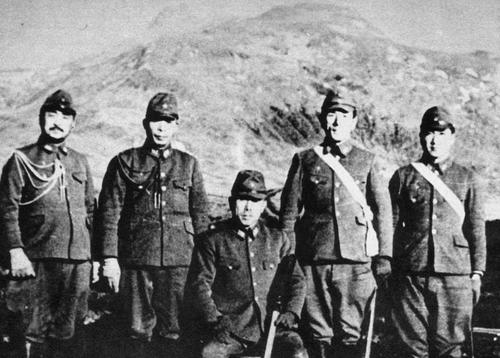 Japanese army General Yasuyo Yamasaki and officers in Attu Island, 1942.