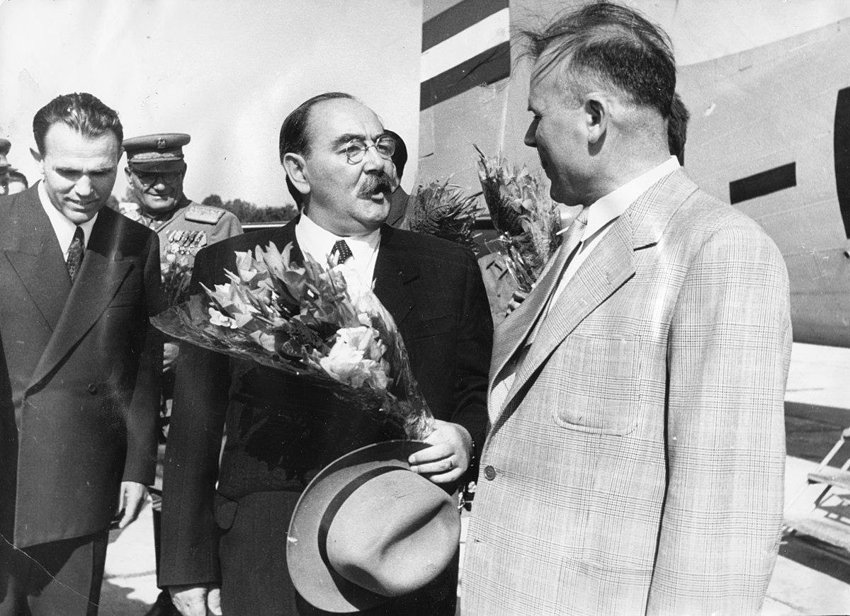 Nagy after his trip to Moscow in 1953. Wikimedia Commons